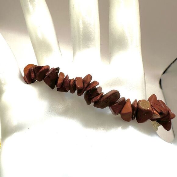 Red jasper chip beaded bracelet - Picture 2 of 8